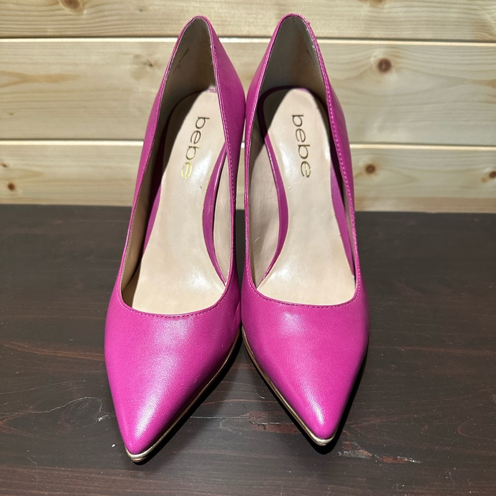 Brand NEW BEBE fuschia pump in size 6